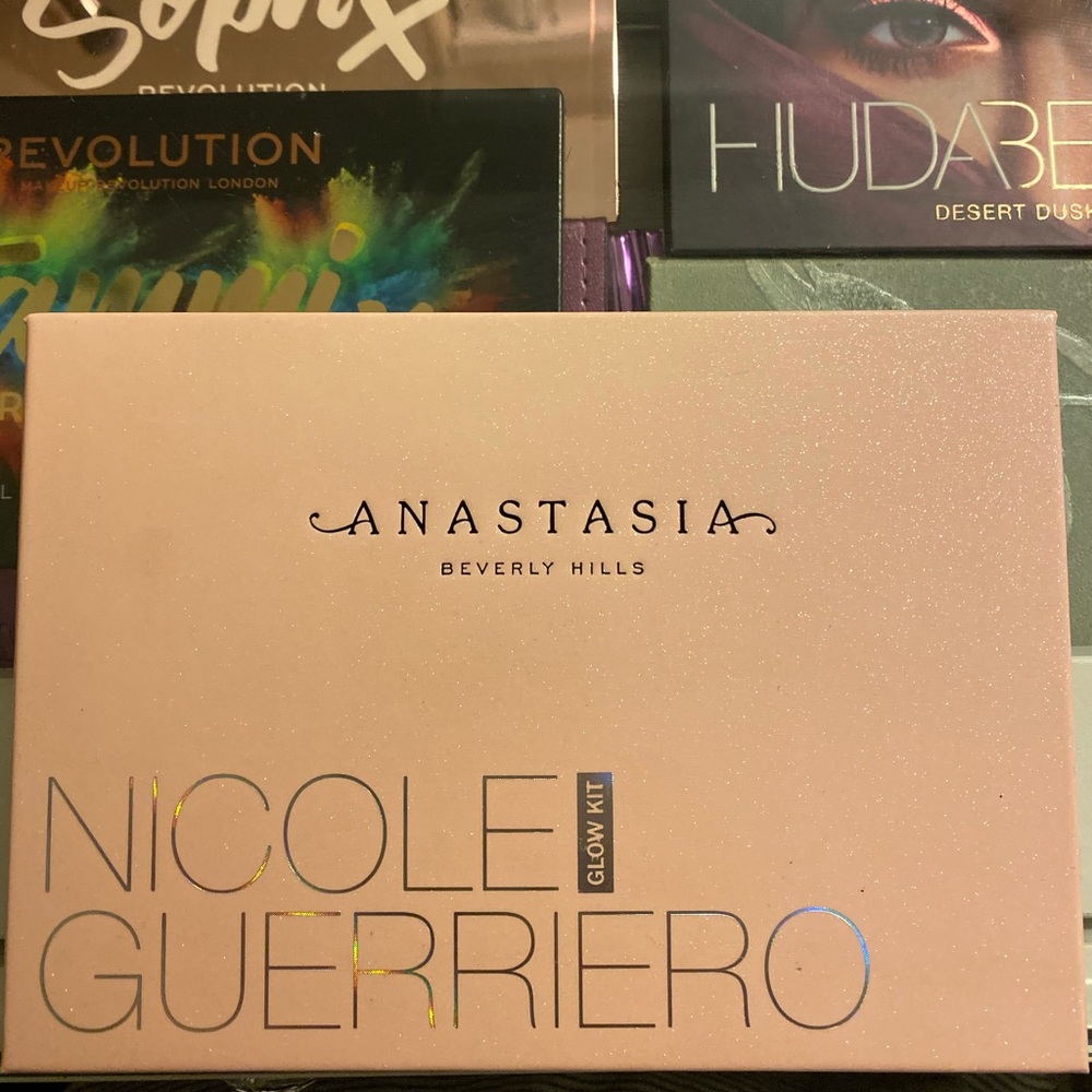 ABH Nicole Guerrero Highlighter Palette